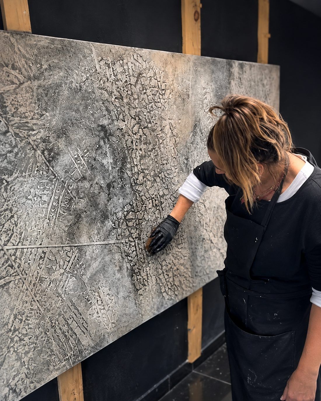 Marisa Picó trabajando una obra